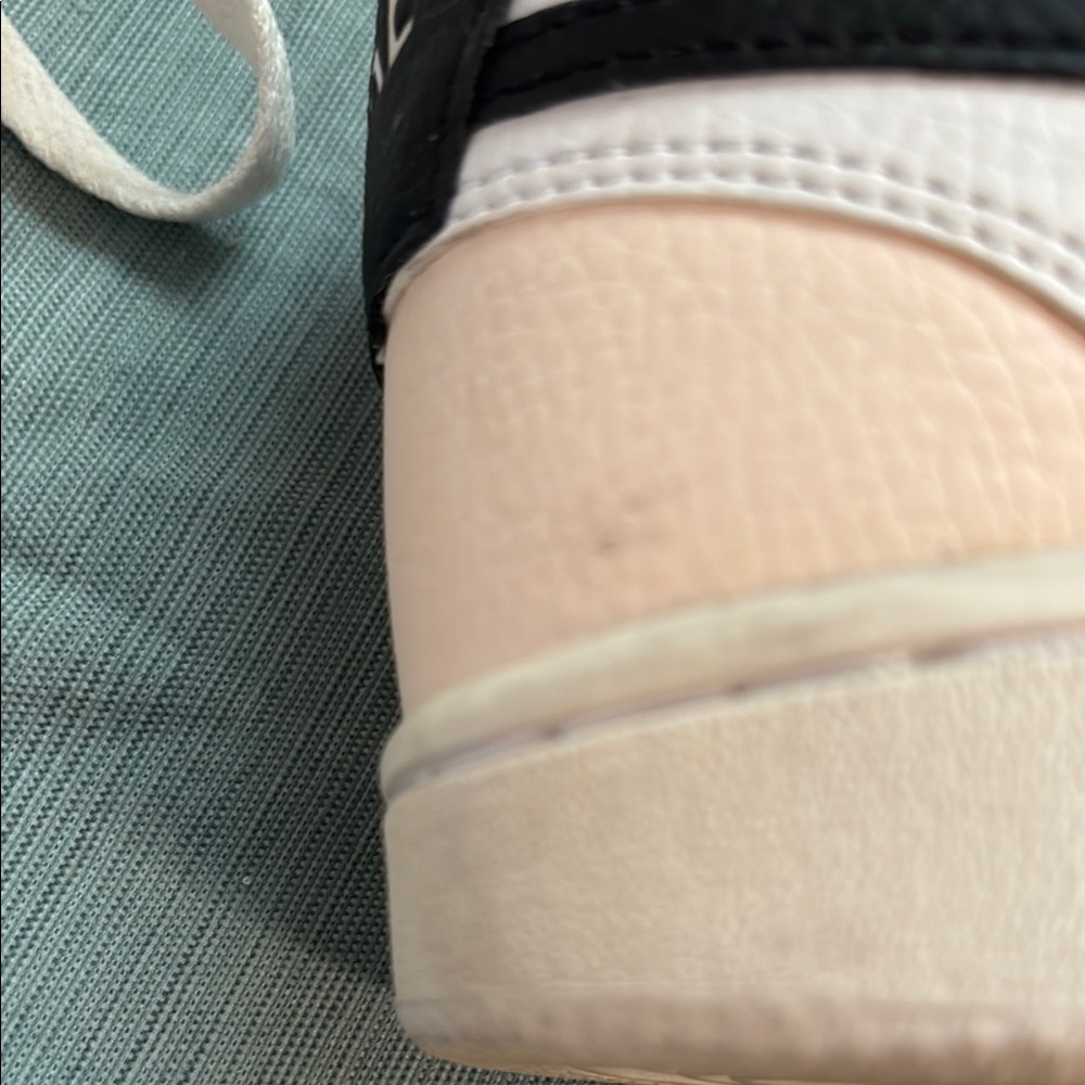 Nike White and Black Sneakers with peach/tan accents, size 8 - Picture 10 of 10